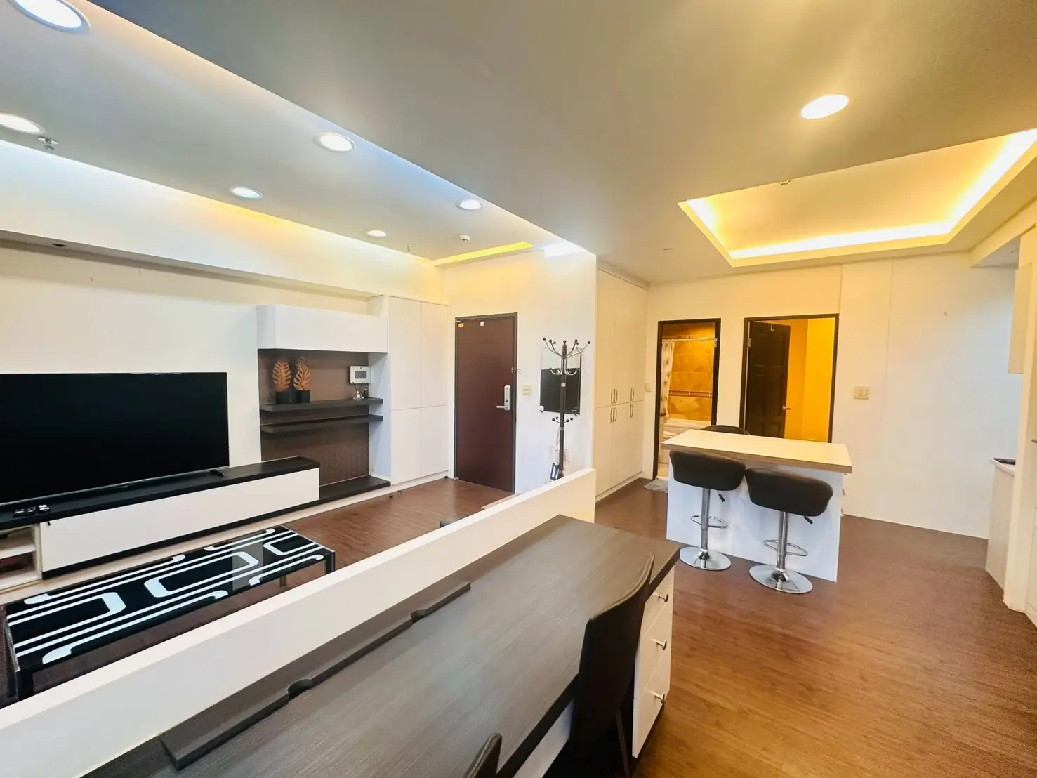 2 bedrooms apartment for rent in Datong District, Taipei City | NT$ 80 000 | 30 ping slide 5