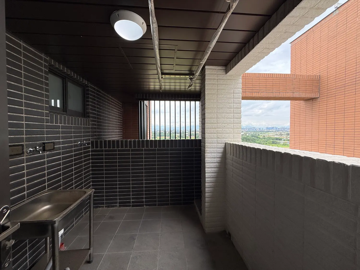 4 bedrooms apartment for rent in Dayuan District, Taoyuan City | NT$ 53 000 | 38 ping slide 8