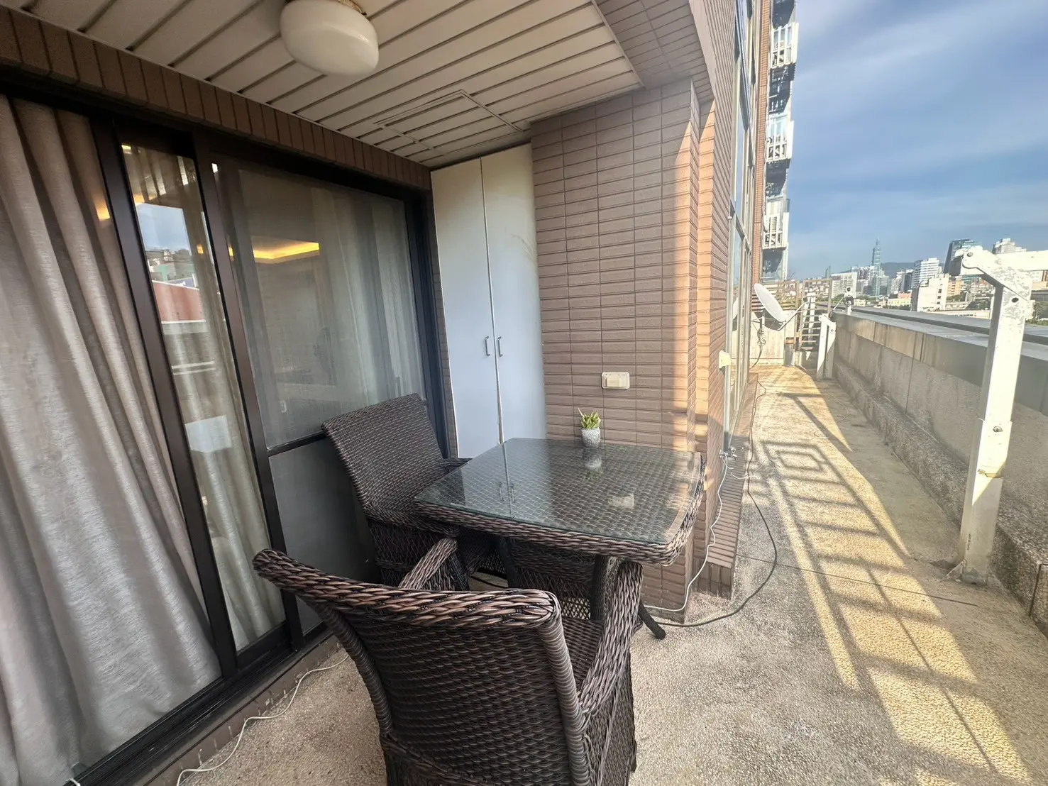 2 bedrooms apartment for rent in Datong District, Taipei City | NT$ 80 000 | 30 ping slide 14