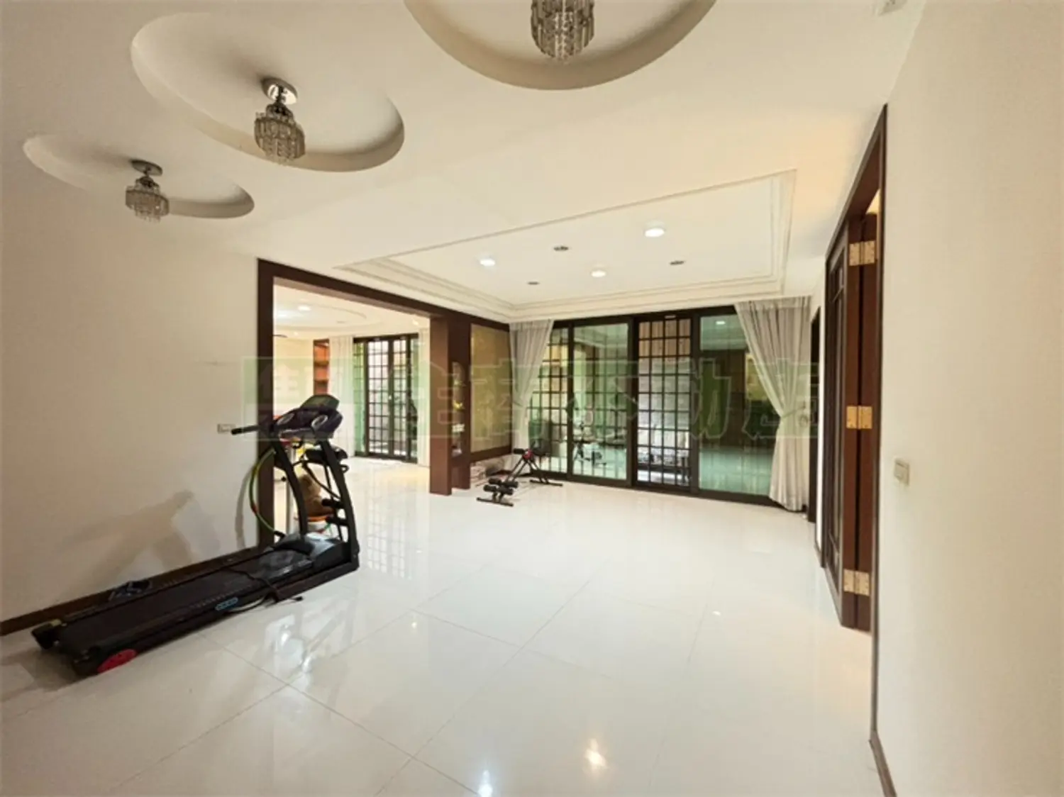 7 bedrooms villa for sale TWD 98 000 000 - 202 ping - Linkou District,New Taipei City slide 2