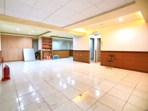 Shop / Retail for sale in Nantun District, Taichung City | NT$ 5 655 000 | 125 ping slide 5