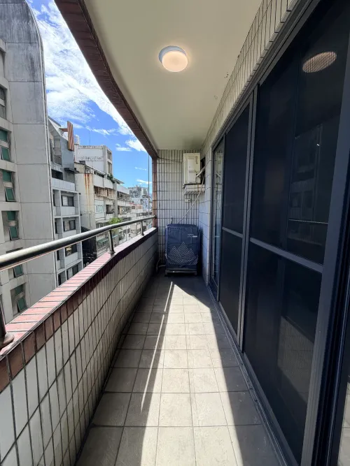 Room for rent in Zhongshan District, Taipei City | NT$ 26 800 | 8 ping slide 4