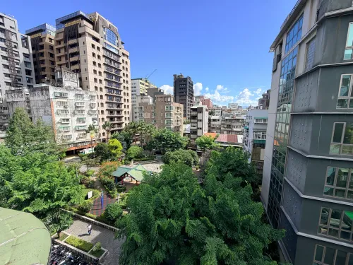 Room for rent in Zhongshan District, Taipei City | NT$ 26 800 | 8 ping slide 5