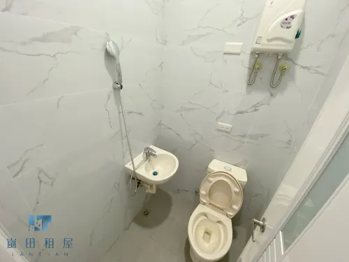 Shop / Retail for rent in Xitun District, Taichung City | NT$ 19 500 | 8 ping slide 4