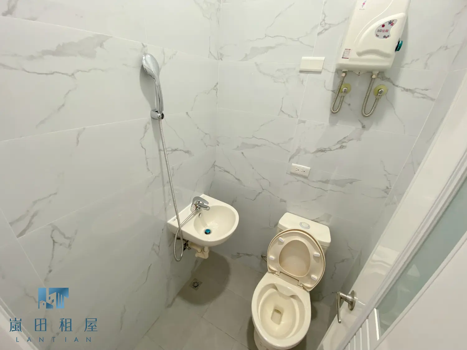 Shop / Retail for rent in Xitun District, Taichung City | NT$ 19 500 | 8 ping slide 4