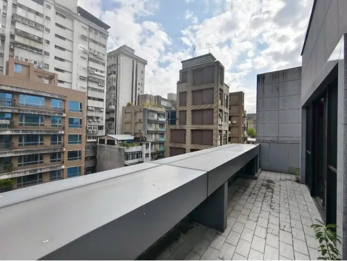 公寓 出租 TWD 138 000 - 長安東路一段56巷7弄 - 3 房