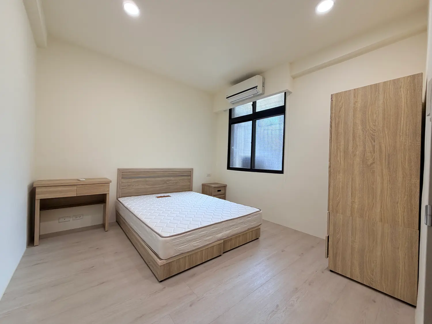 Room for rent in Xinyi District, Taipei City | NT$ 14 800 | 4 ping slide 0