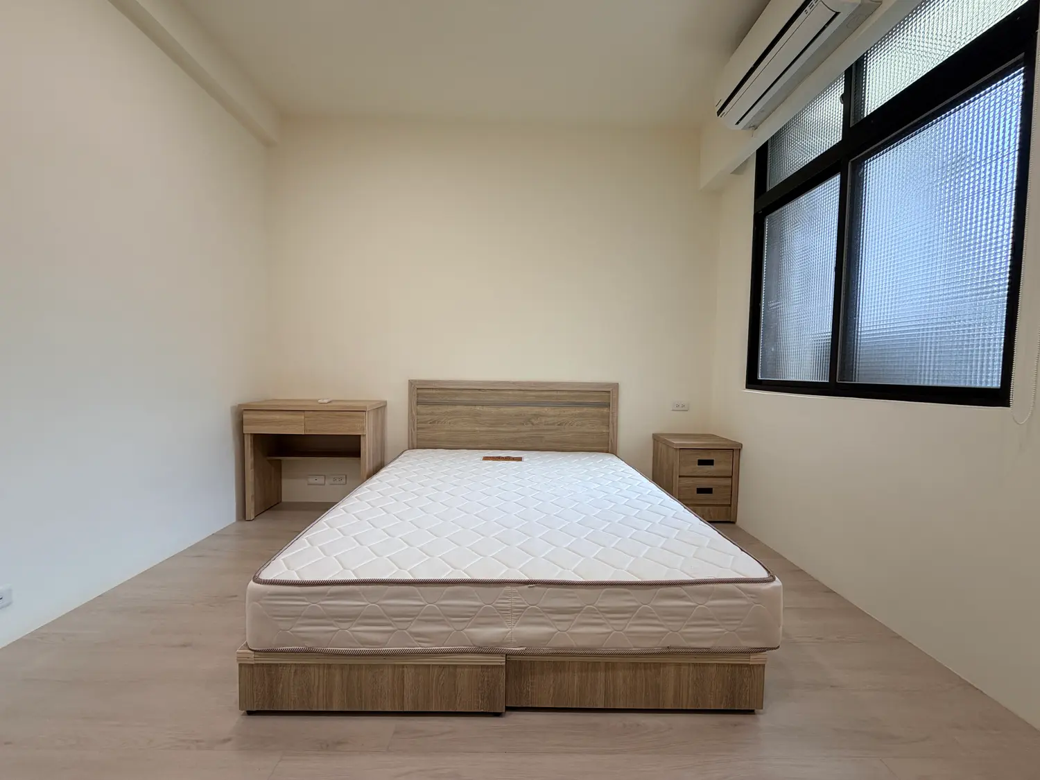 Room for rent in Xinyi District, Taipei City | NT$ 14 800 | 4 ping slide 1