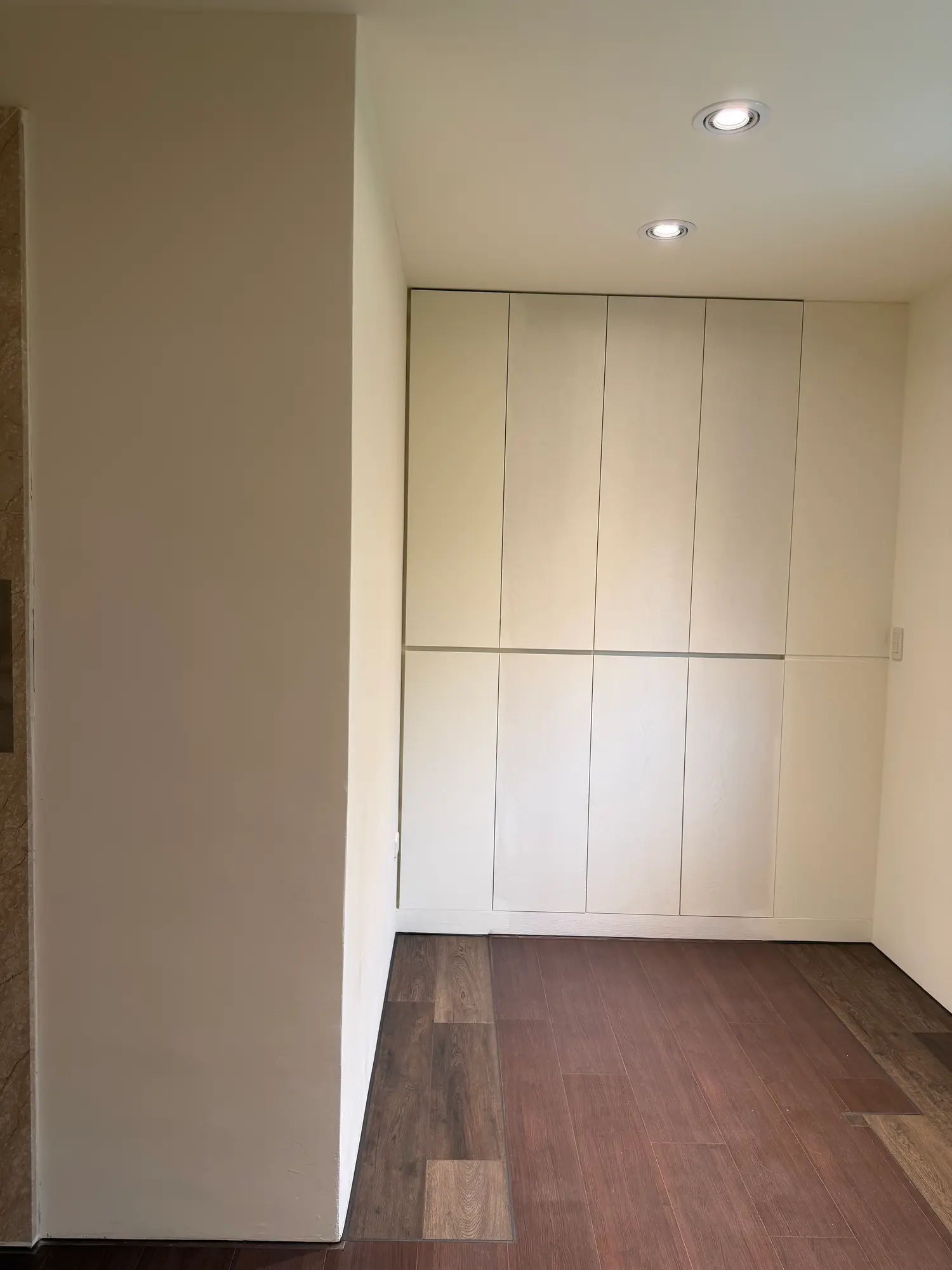 Room for rent in Nantun District, Taichung City | NT$ 16 000 | 17 ping slide 10