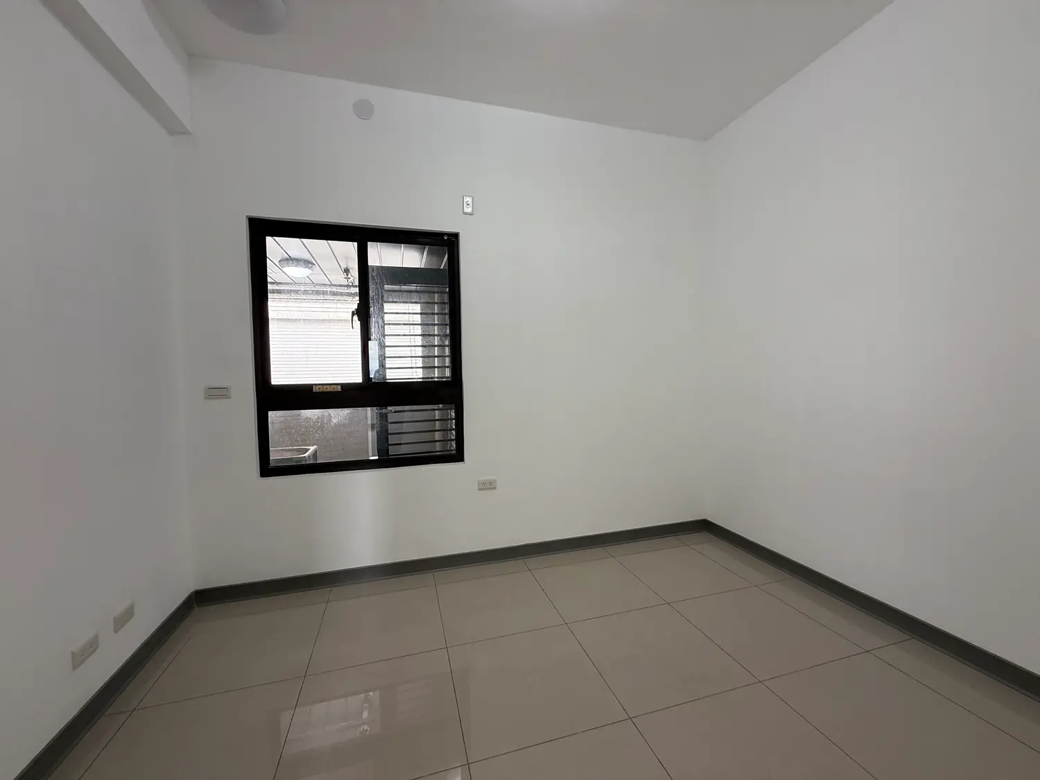 4 bedrooms apartment for rent in Dayuan District, Taoyuan City | NT$ 53 000 | 38 ping slide 6