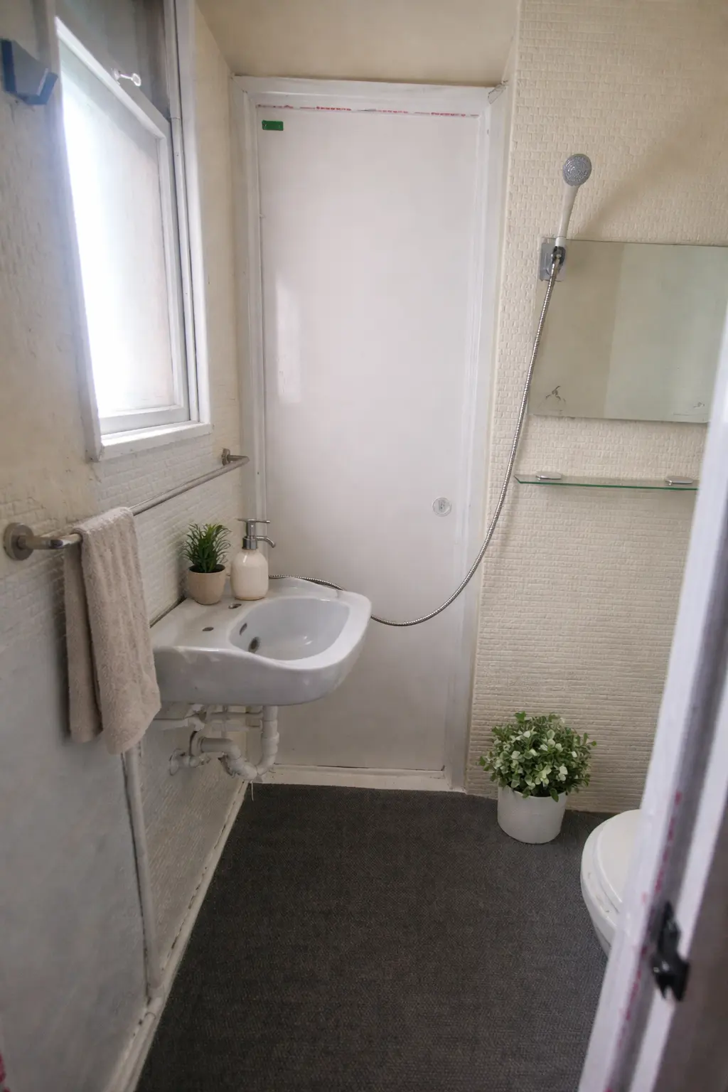Room for rent in Yonghe District, New Taipei City | NT$ 17 000 | 40 ping slide 15