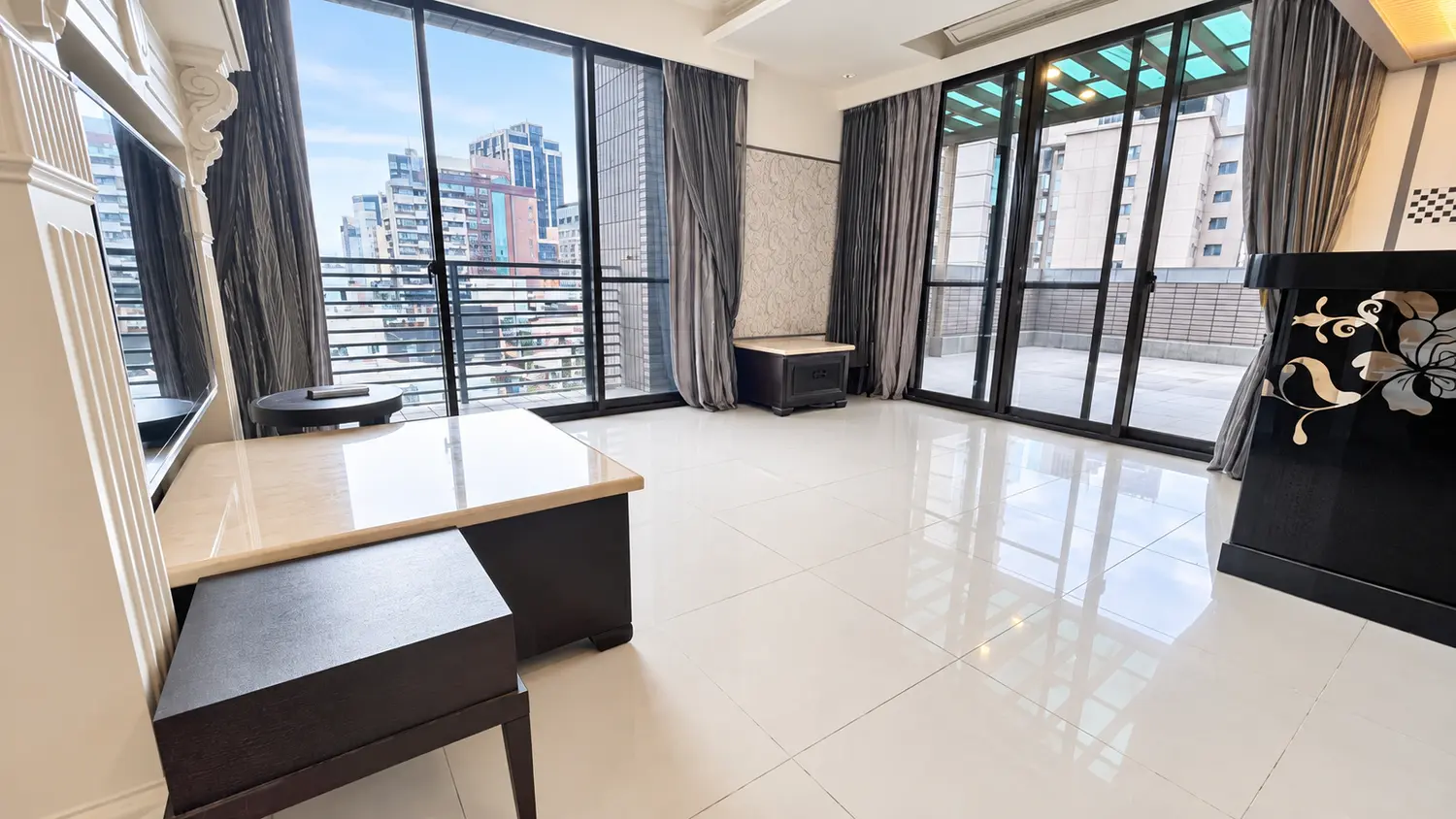 2 bedrooms apartment for rent in Zhongshan District, Taipei City | NT$ 60 000 | 21 ping slide 0