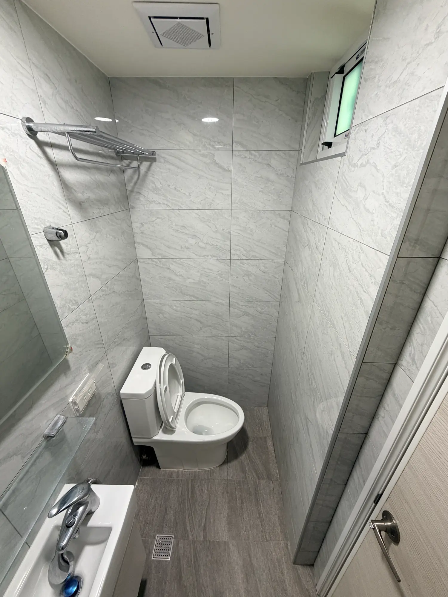 Room for rent in Xinyi District, Taipei City | NT$ 20 800 | 6 ping slide 4