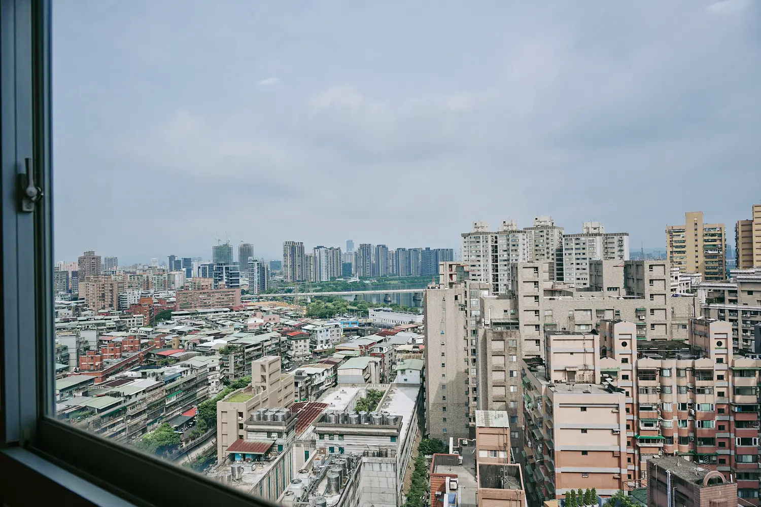 1 room apartment for rent in Yonghe District, New Taipei City | NT$ 32 000 | 18 ping slide 5