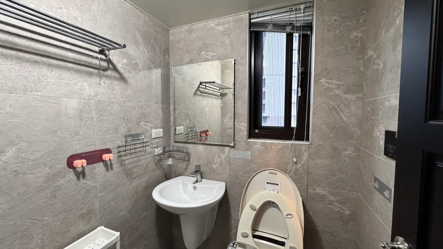 3 bedrooms apartment for rent in Tamsui District, New Taipei City | NT$ 33 000 | 34 ping slide 39