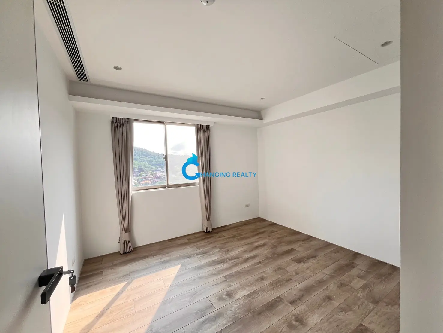 4 bedrooms apartment for rent in Shilin District, Taipei City | NT$ 120 000 | 92 ping slide 7