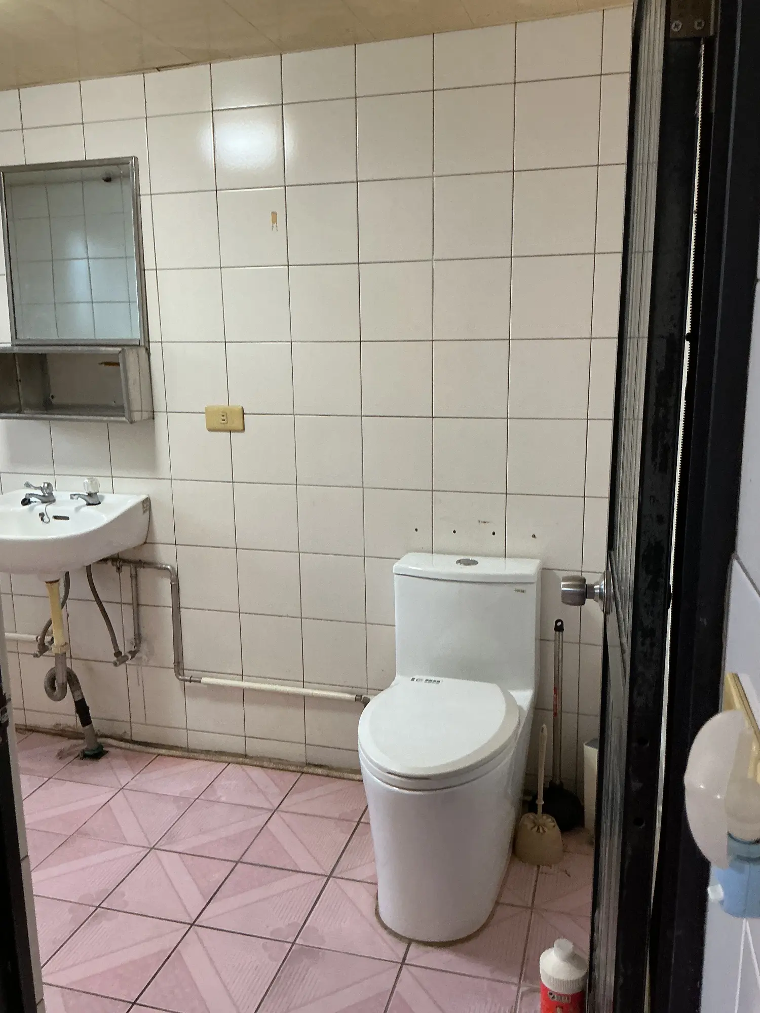 2 bedrooms apartment for rent in Zhongshan District, Taipei City | NT$ 20 000 | 22 ping slide 13