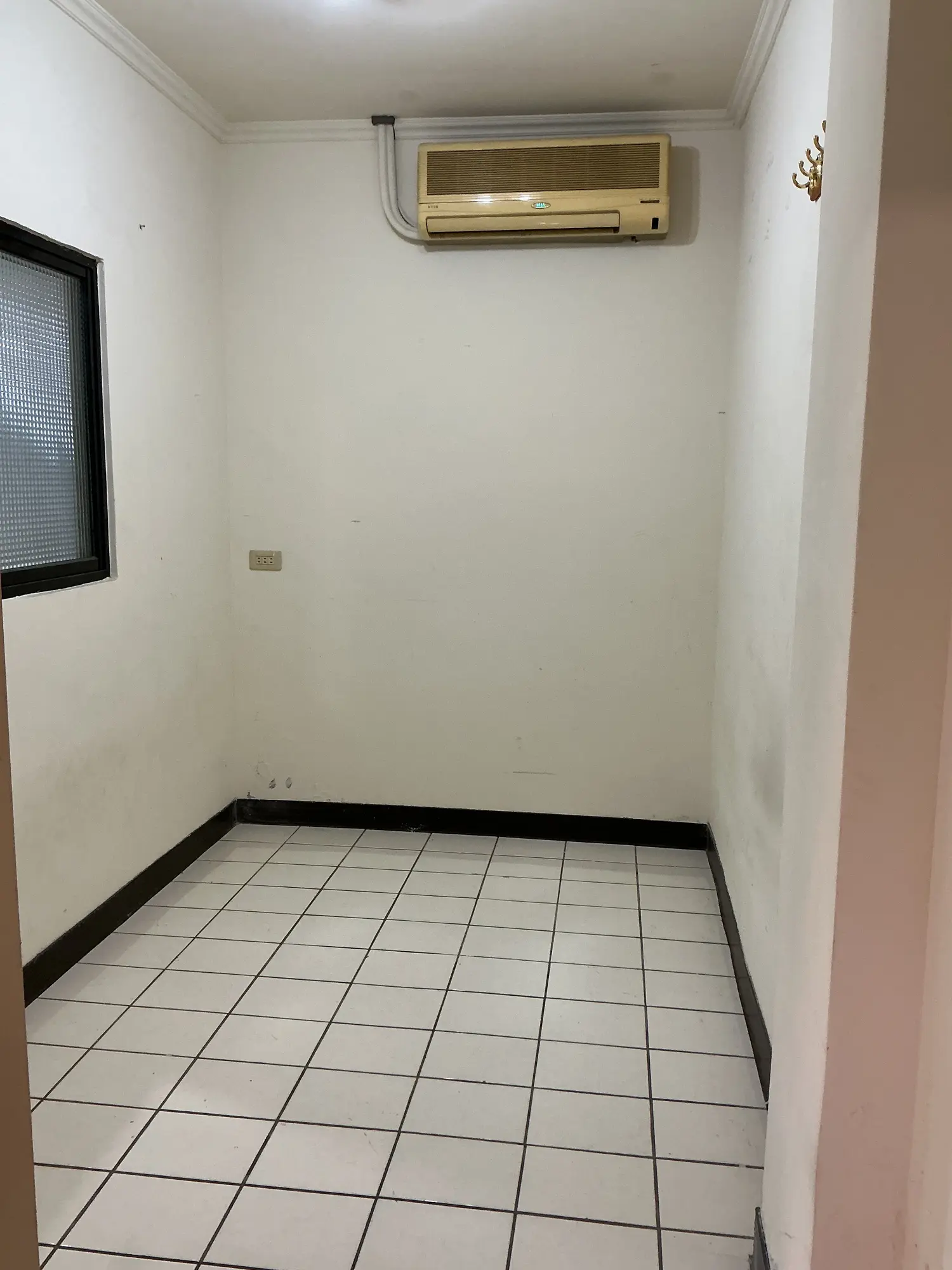 2 bedrooms apartment for rent in Zhongshan District, Taipei City | NT$ 20 000 | 22 ping slide 12