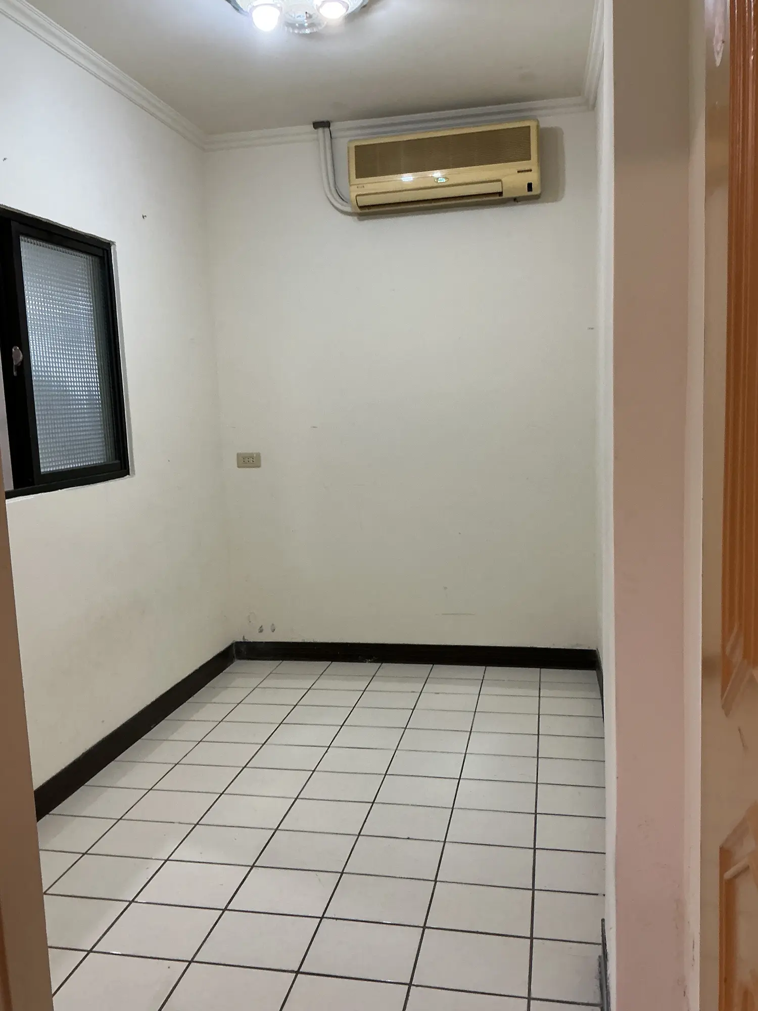 2 bedrooms apartment for rent in Zhongshan District, Taipei City | NT$ 20 000 | 22 ping slide 7