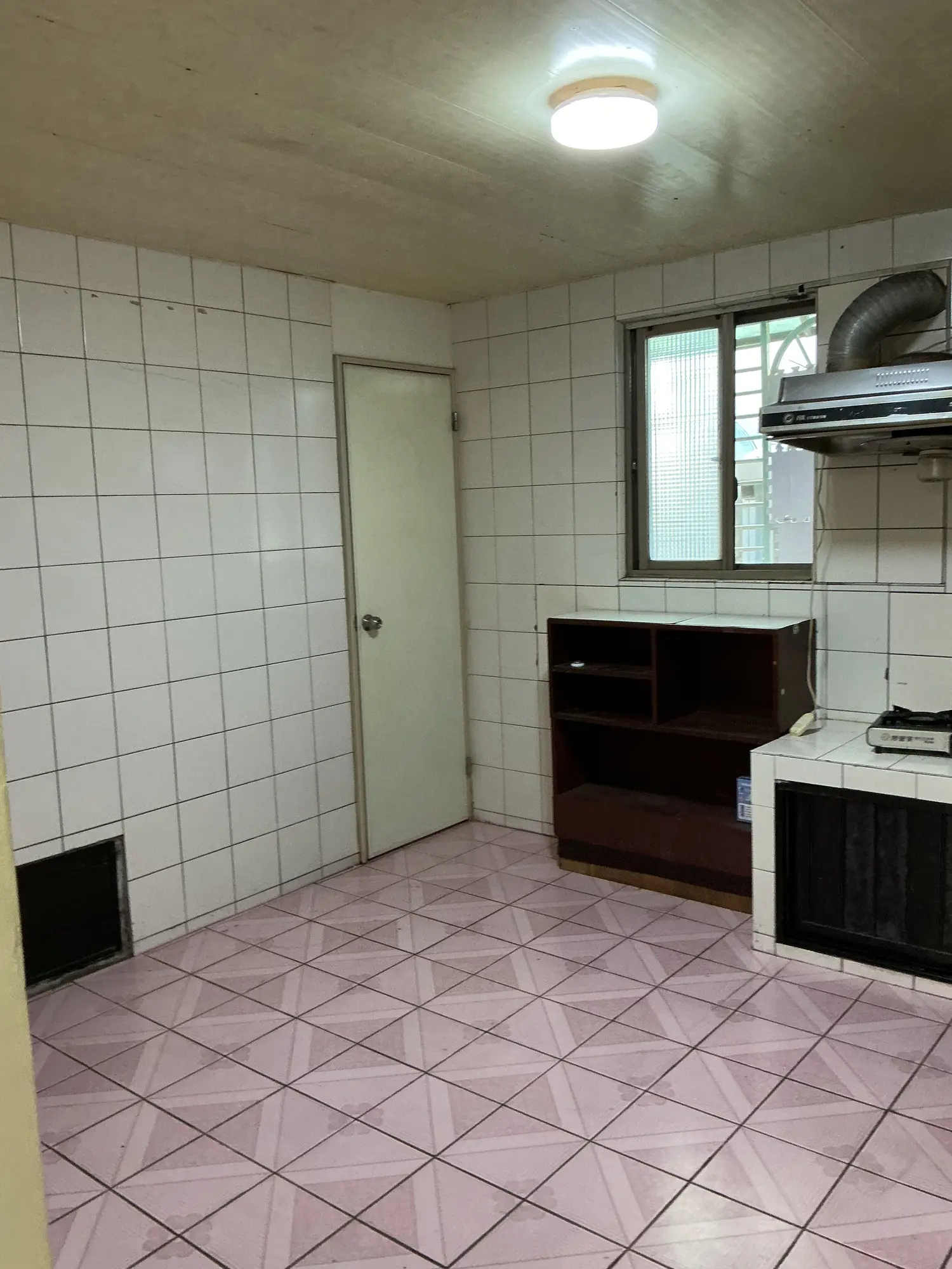 2 bedrooms apartment for rent in Zhongshan District, Taipei City | NT$ 20 000 | 22 ping slide 2