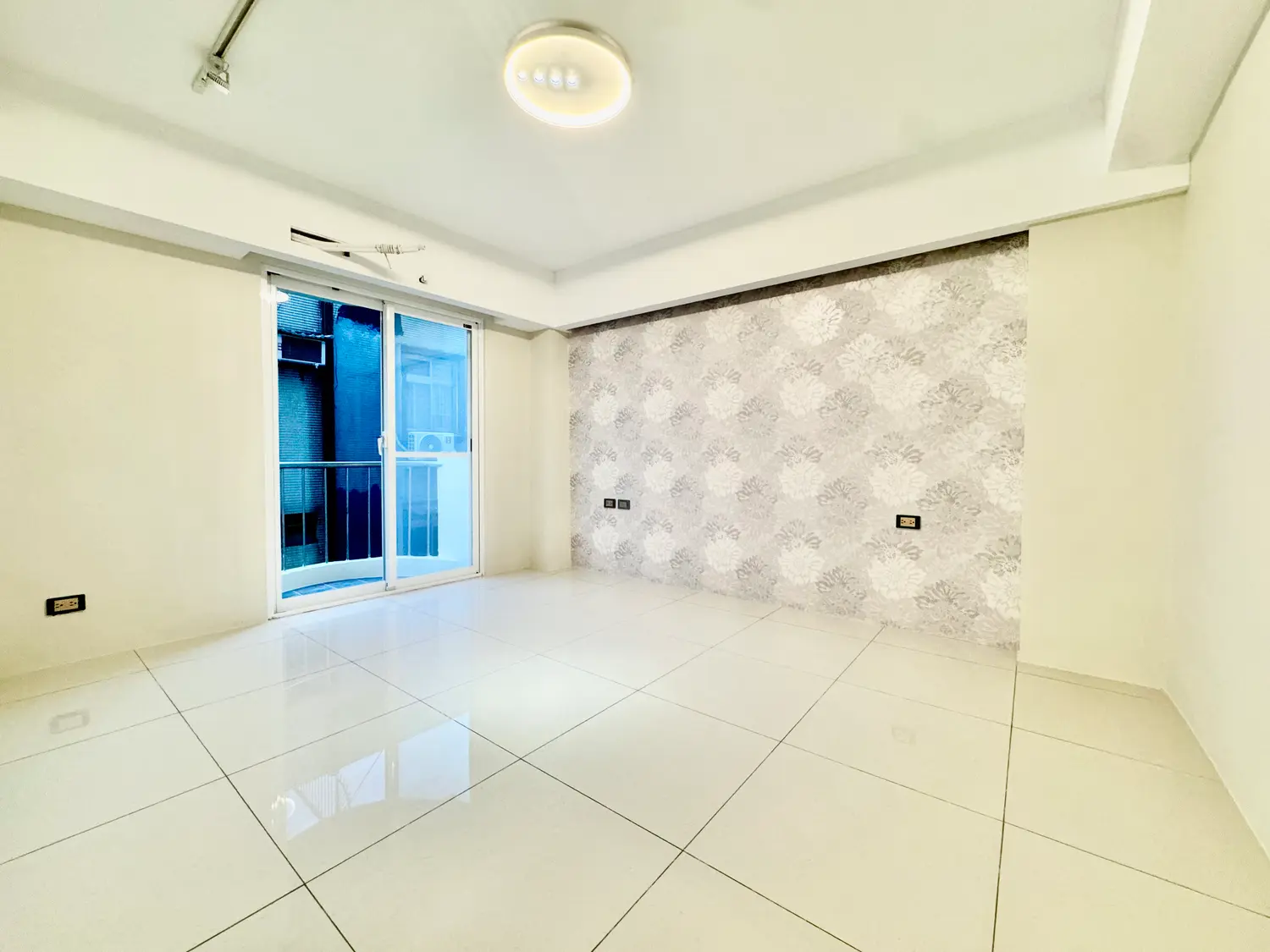 3 bedrooms apartment for sale TWD 32 600 000 - 25 ping - Songshan District,Taipei City slide 7
