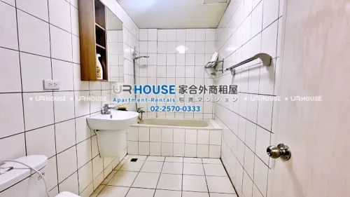 Townhouse for rent TWD 56 000 -  - 4 bedrooms