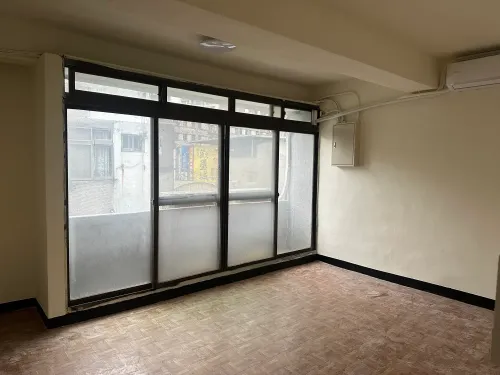 分租套房、雅房 出租 TWD 3 000 - 萬壽路二段1199巷 - 1 房