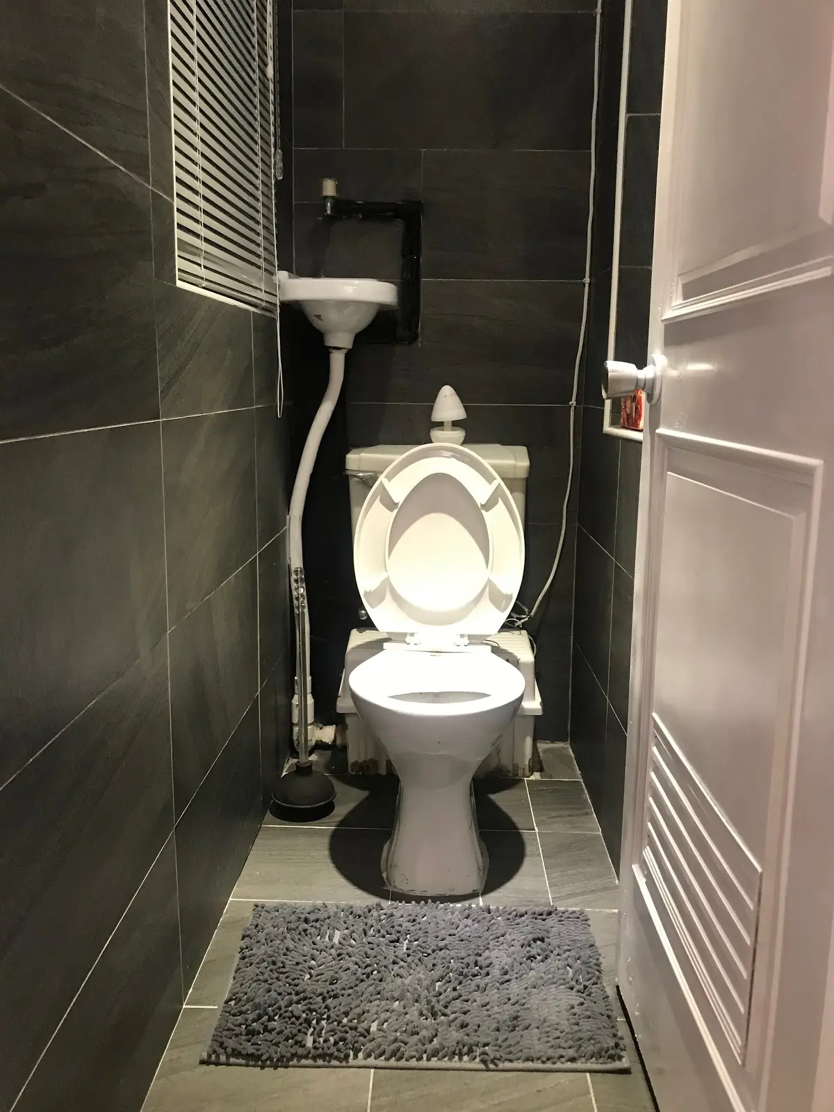 Room for rent in Zhongzheng District, Taipei City | NT$ 16 000 | 4 ping slide 12