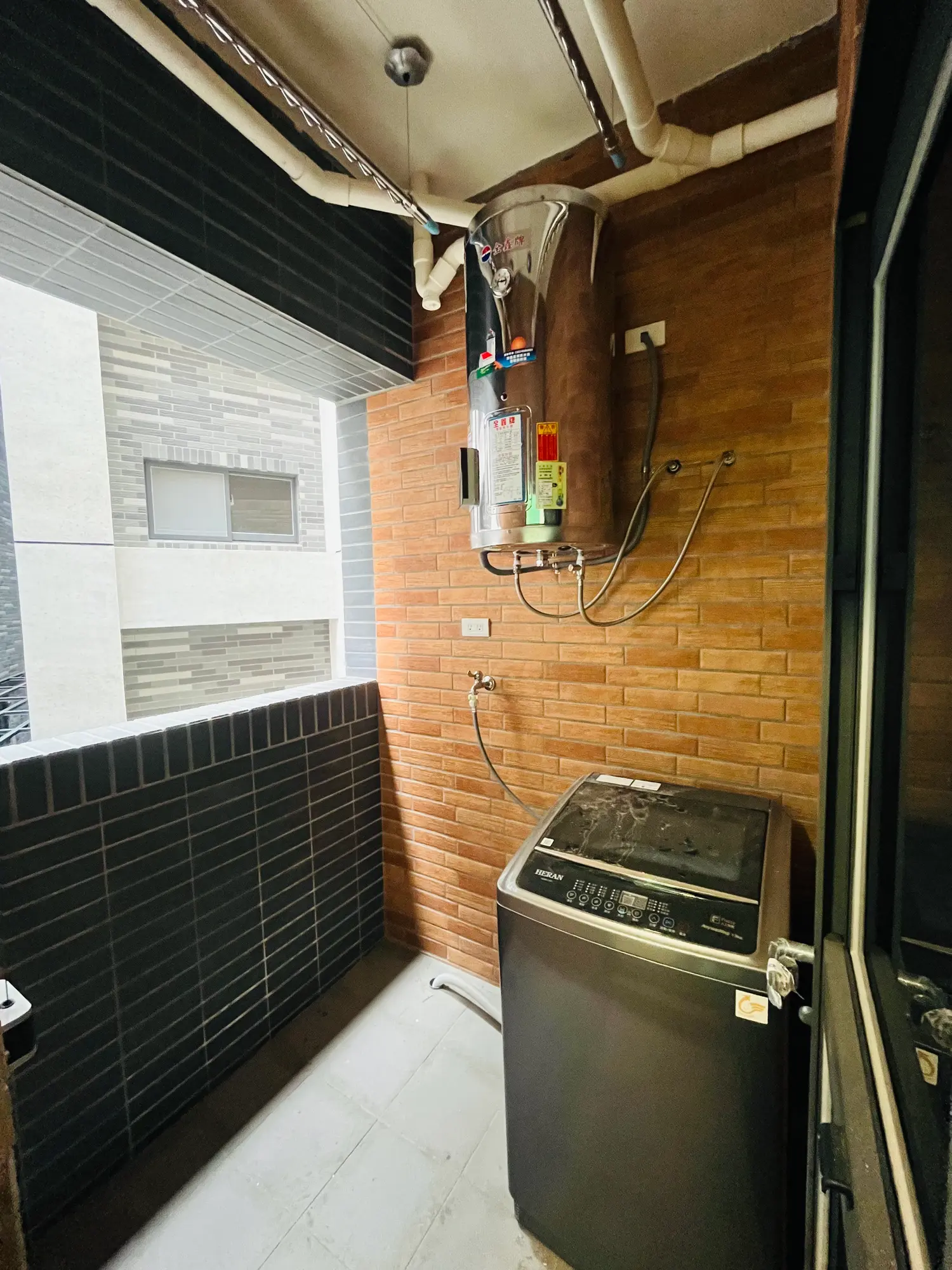 2 bedrooms apartment for rent in Guanyin District, Taoyuan City | NT$ 15 000 | 12 ping slide 4