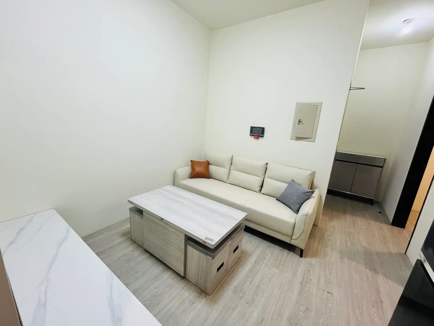 2 bedrooms apartment for rent in Guanyin District, Taoyuan City | NT$ 15 000 | 12 ping slide 0