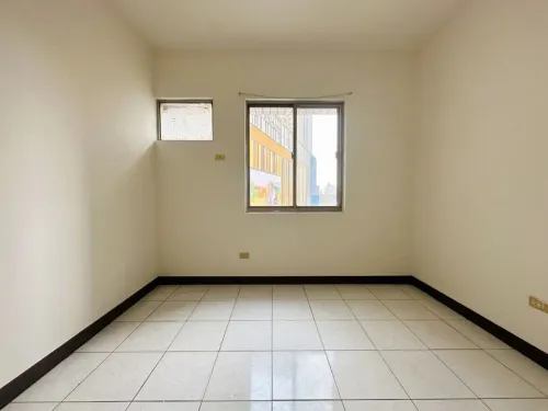 4 bedrooms apartment for rent in Zuoying District, Kaohsiung City | TWD 24 000 | 41 ping slide 3