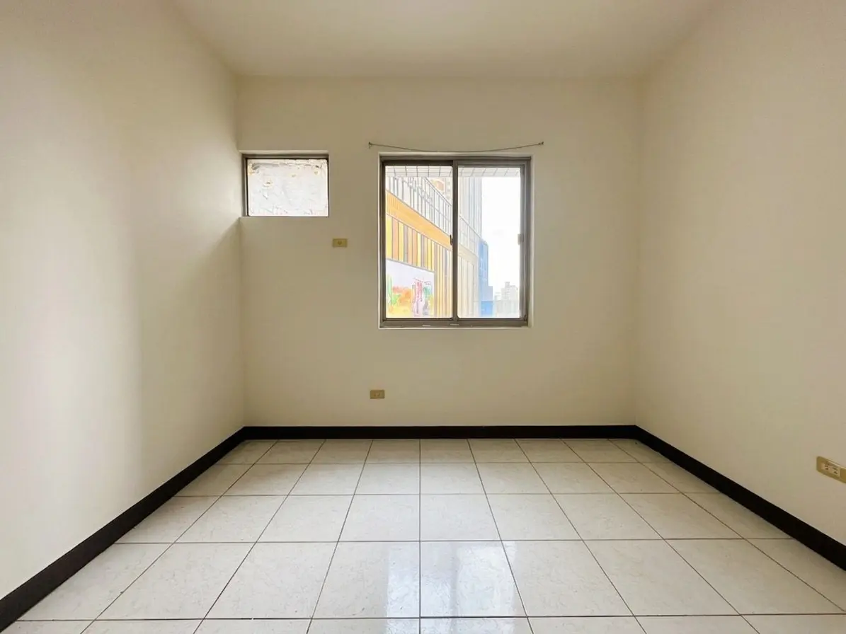 4 bedrooms apartment for rent in Zuoying District, Kaohsiung City | TWD 24 000 | 41 ping slide 3