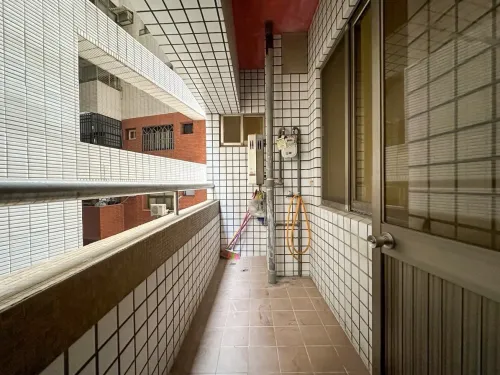 4 bedrooms apartment for rent in Zuoying District, Kaohsiung City | TWD 24 000 | 41 ping slide 1