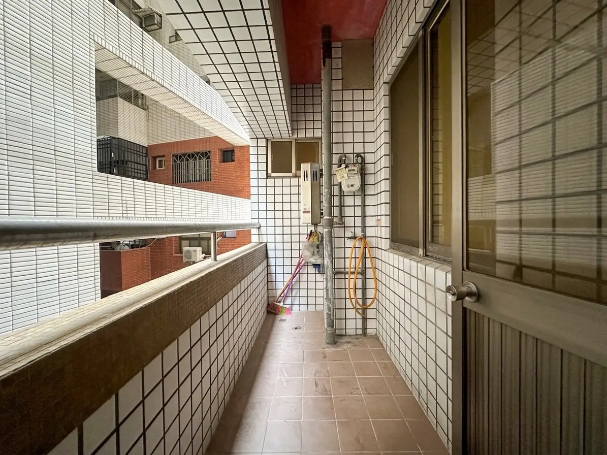 4 bedrooms apartment for rent in Zuoying District, Kaohsiung City | TWD 24 000 | 41 ping slide 1