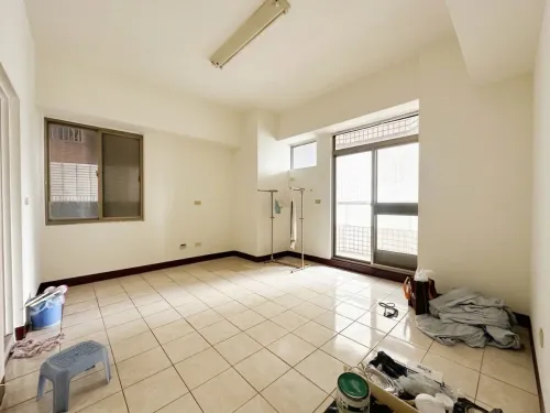 4 bedrooms apartment for rent in Zuoying District, Kaohsiung City | TWD 24 000 | 41 ping slide 8