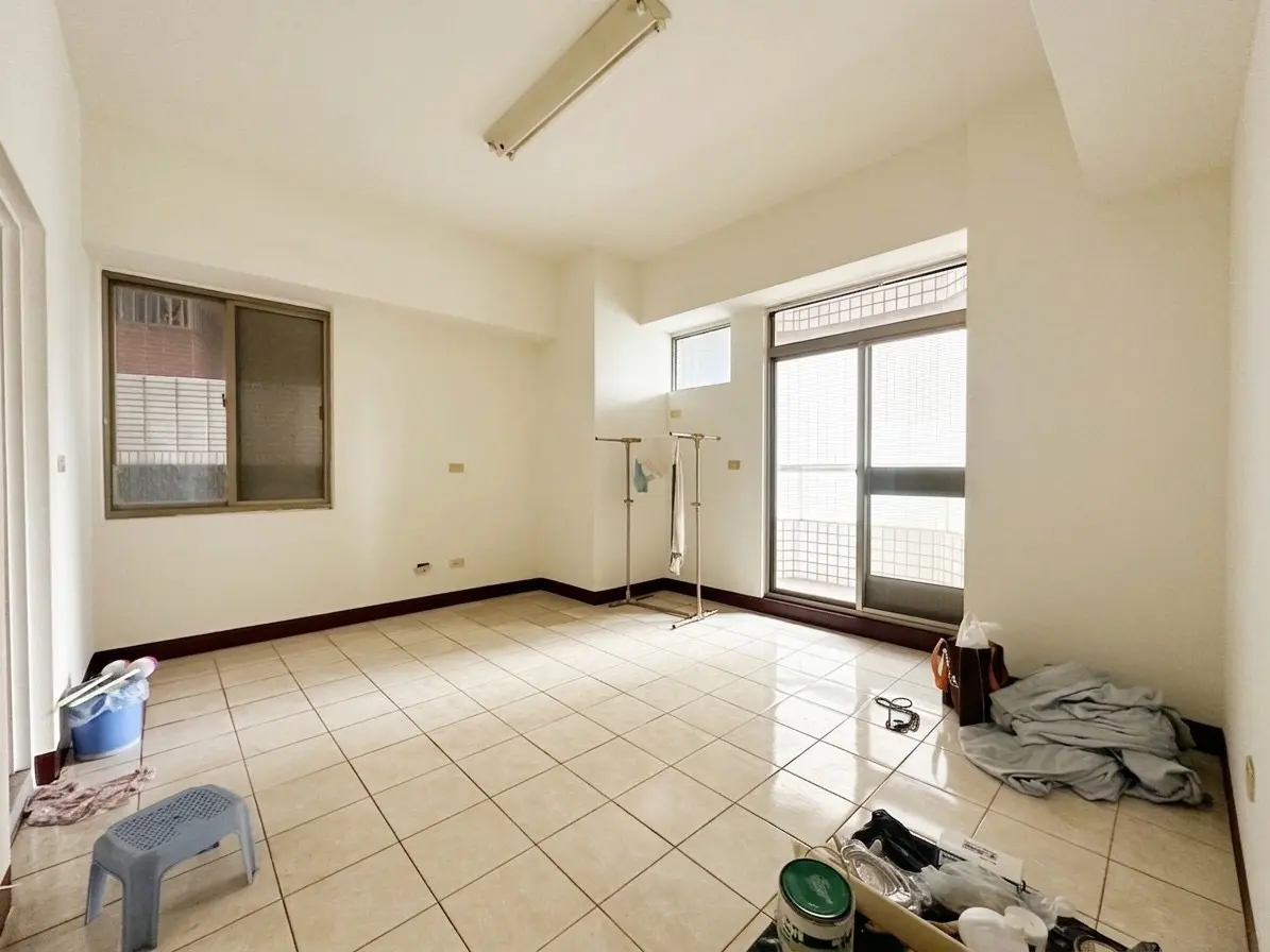 4 bedrooms apartment for rent in Zuoying District, Kaohsiung City | TWD 24 000 | 41 ping slide 8