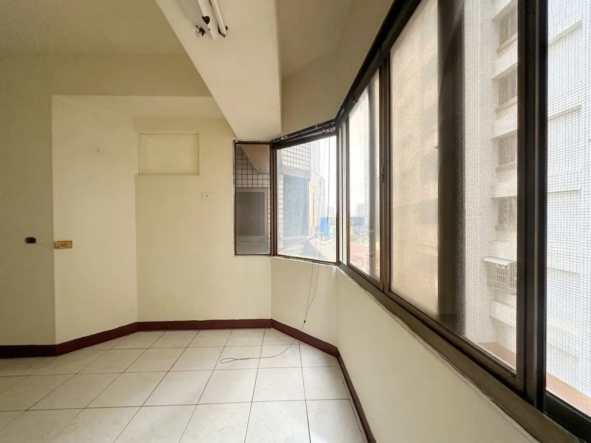 4 bedrooms apartment for rent in Zuoying District, Kaohsiung City | TWD 24 000 | 41 ping slide 7