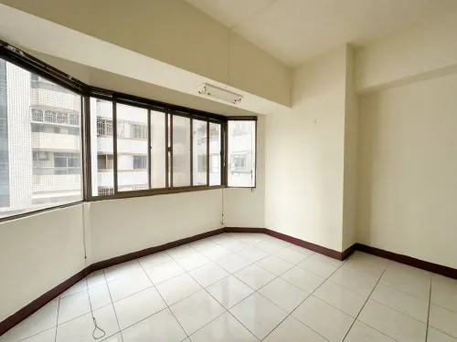 4 bedrooms apartment for rent in Zuoying District, Kaohsiung City | TWD 24 000 | 41 ping slide 4