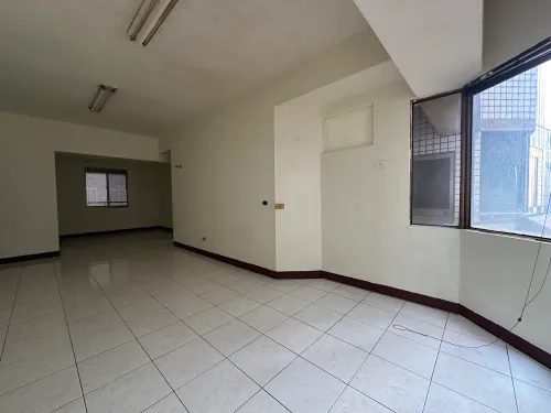 4 bedrooms apartment for rent in Zuoying District, Kaohsiung City | TWD 24 000 | 41 ping slide 15