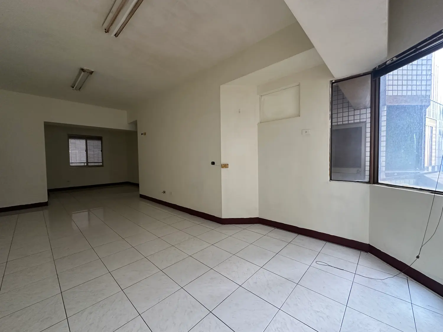 4 bedrooms apartment for rent in Zuoying District, Kaohsiung City | TWD 24 000 | 41 ping slide 15