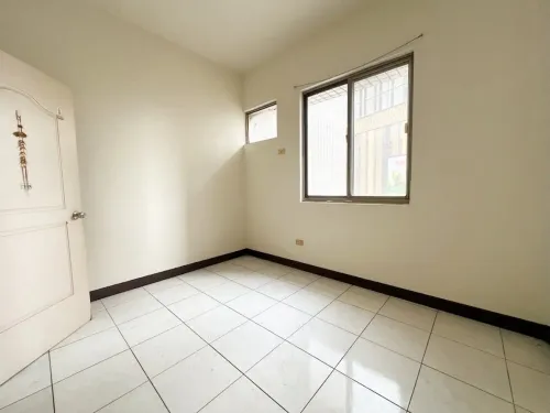 4 bedrooms apartment for rent in Zuoying District, Kaohsiung City | TWD 24 000 | 41 ping slide 16