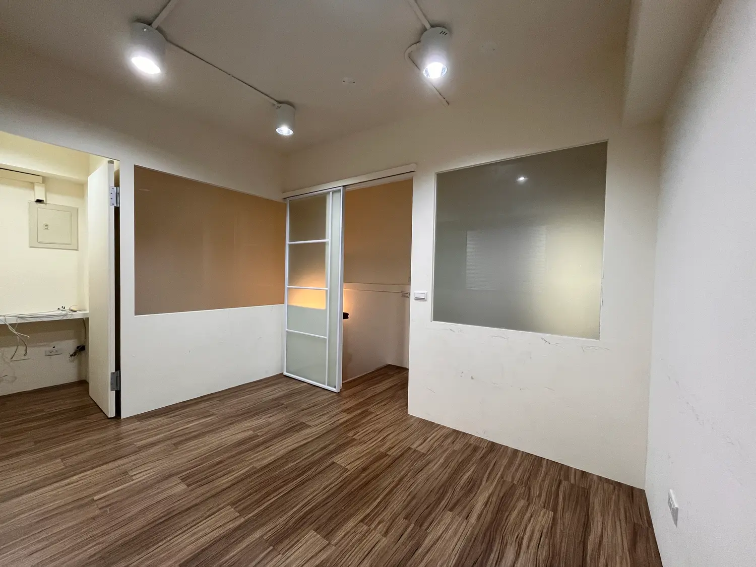 Shop / Retail for sale in Zhongshan District, Taipei City | NT$ 47 800 000 | 19 ping slide 3