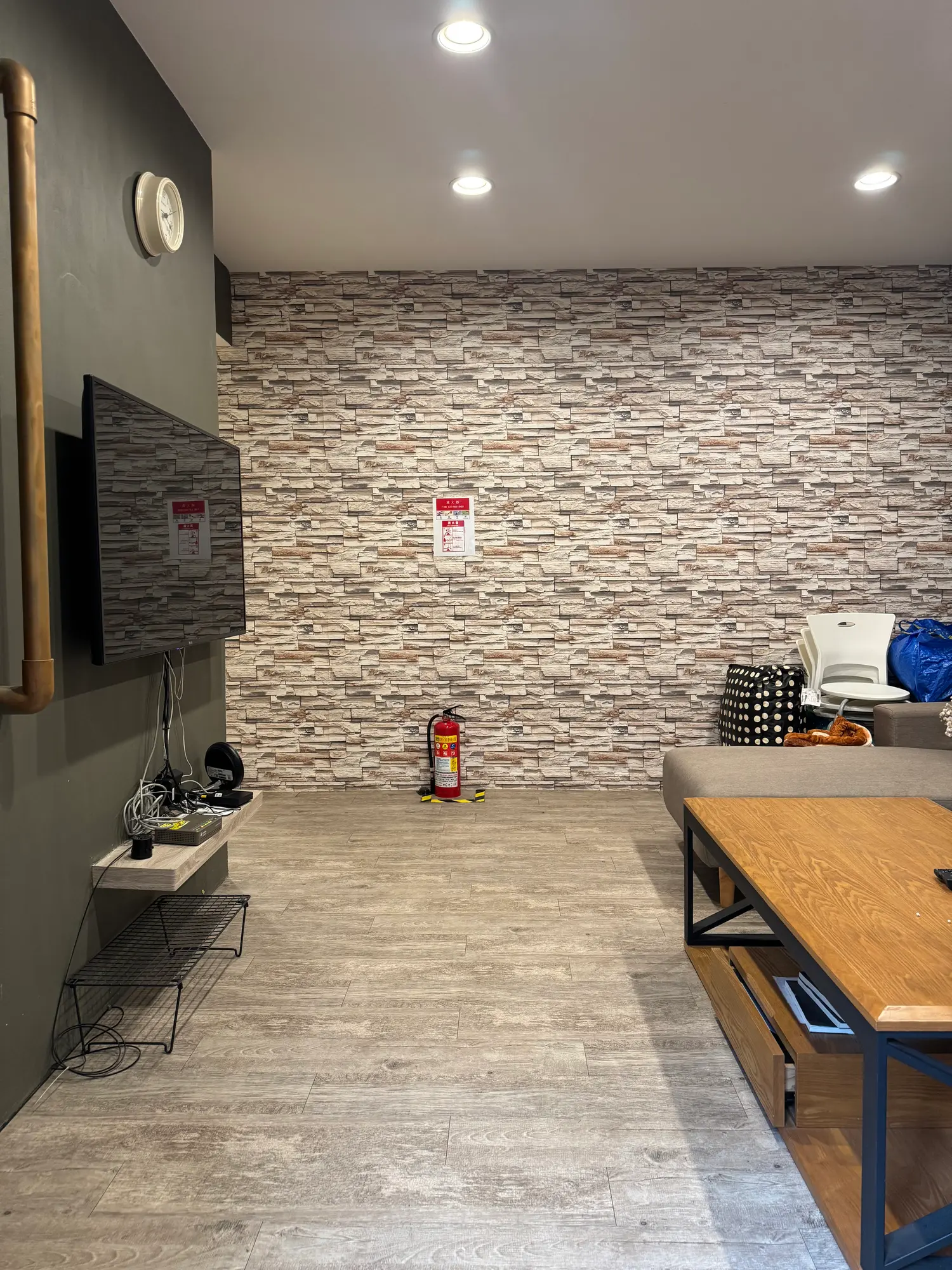 Room for rent in Xinyi District, Taipei City | NT$ 11 000 | 3 ping slide 1