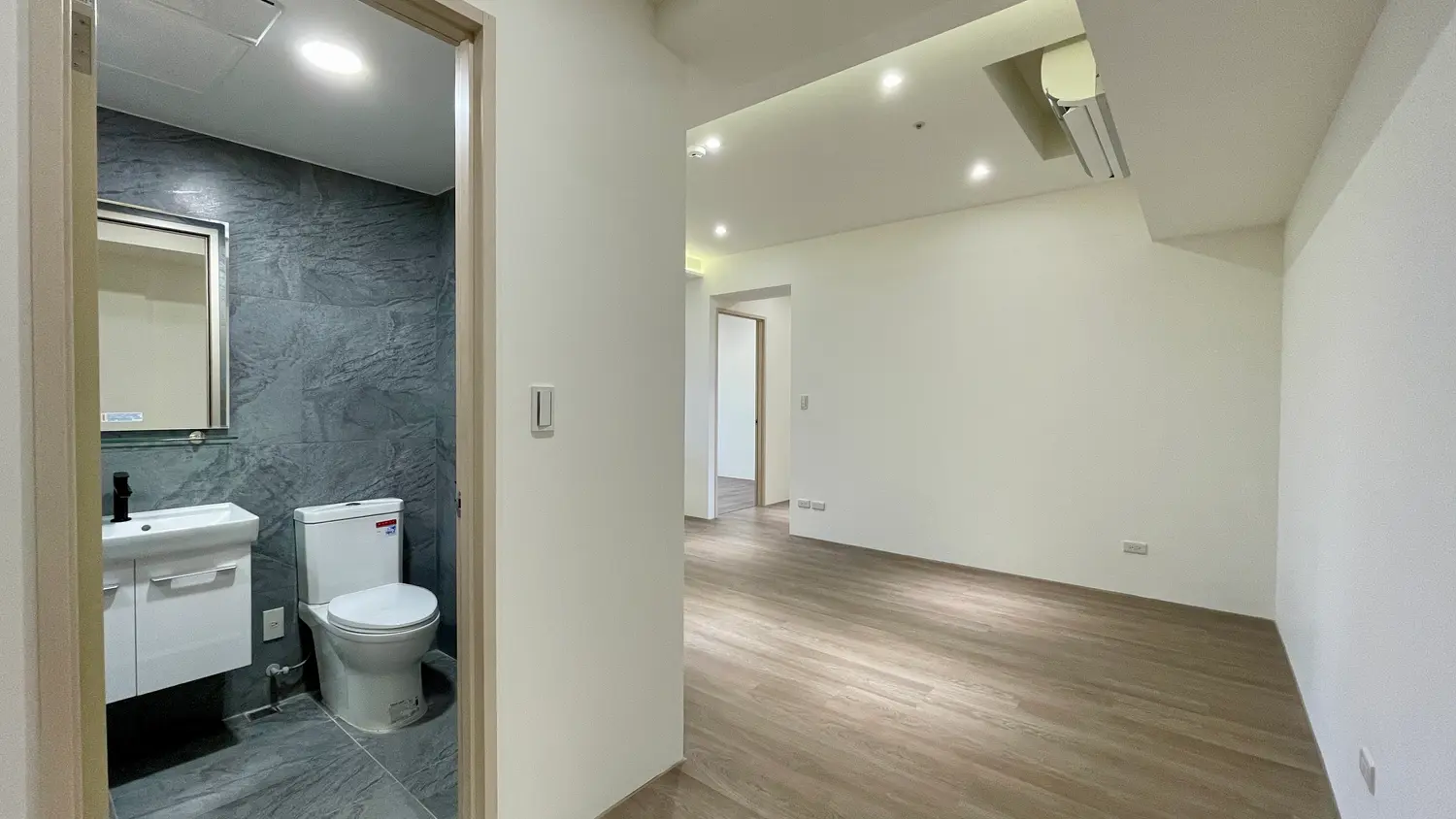 3 bedrooms apartment for rent in Dayuan District, Taoyuan City | NT$ 45 000 | 24 ping slide 1