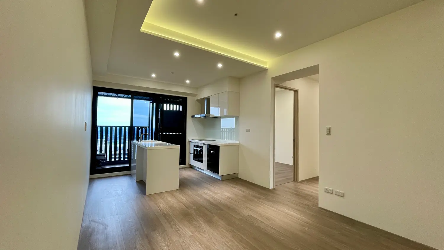 3 bedrooms apartment for rent in Dayuan District, Taoyuan City | NT$ 45 000 | 24 ping slide 2