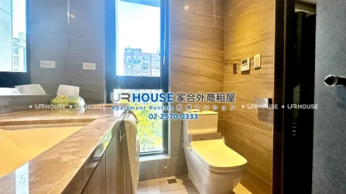 Apartment for rent TWD 39 800 - Section 1, Jianguo South Road - Studio