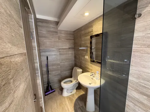 Room for rent in Xinyi District, Taipei City | NT$ 18 000 | 9 ping slide 1