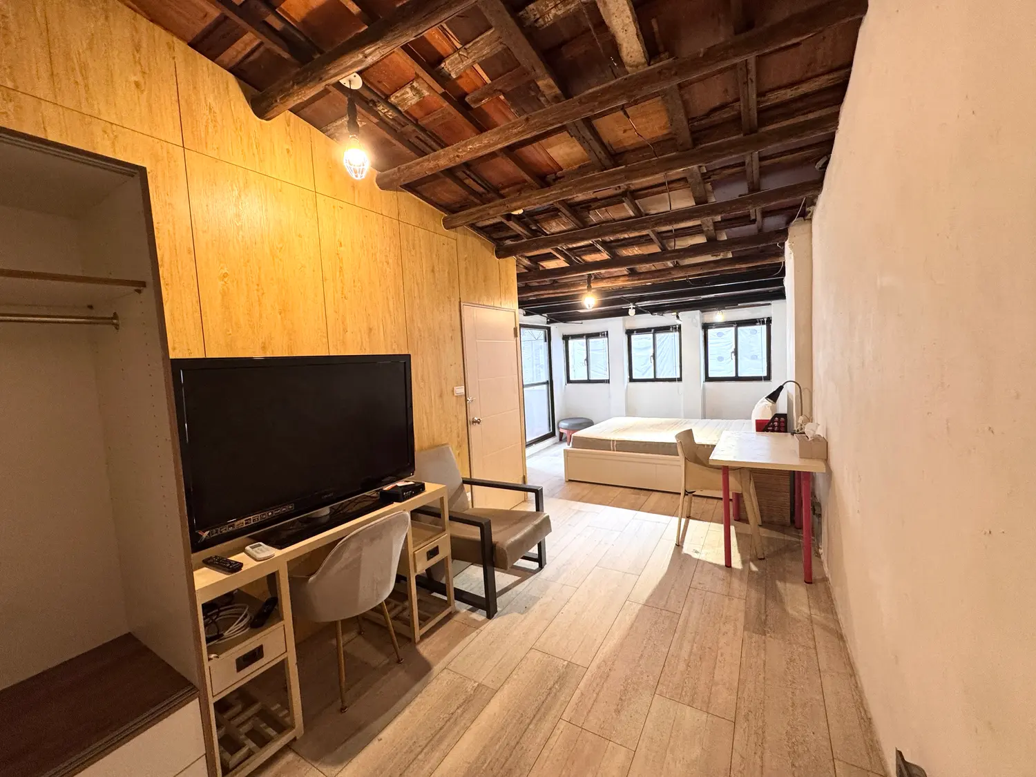 Room for rent in Xinyi District, Taipei City | NT$ 21 000 | 14 ping slide 2