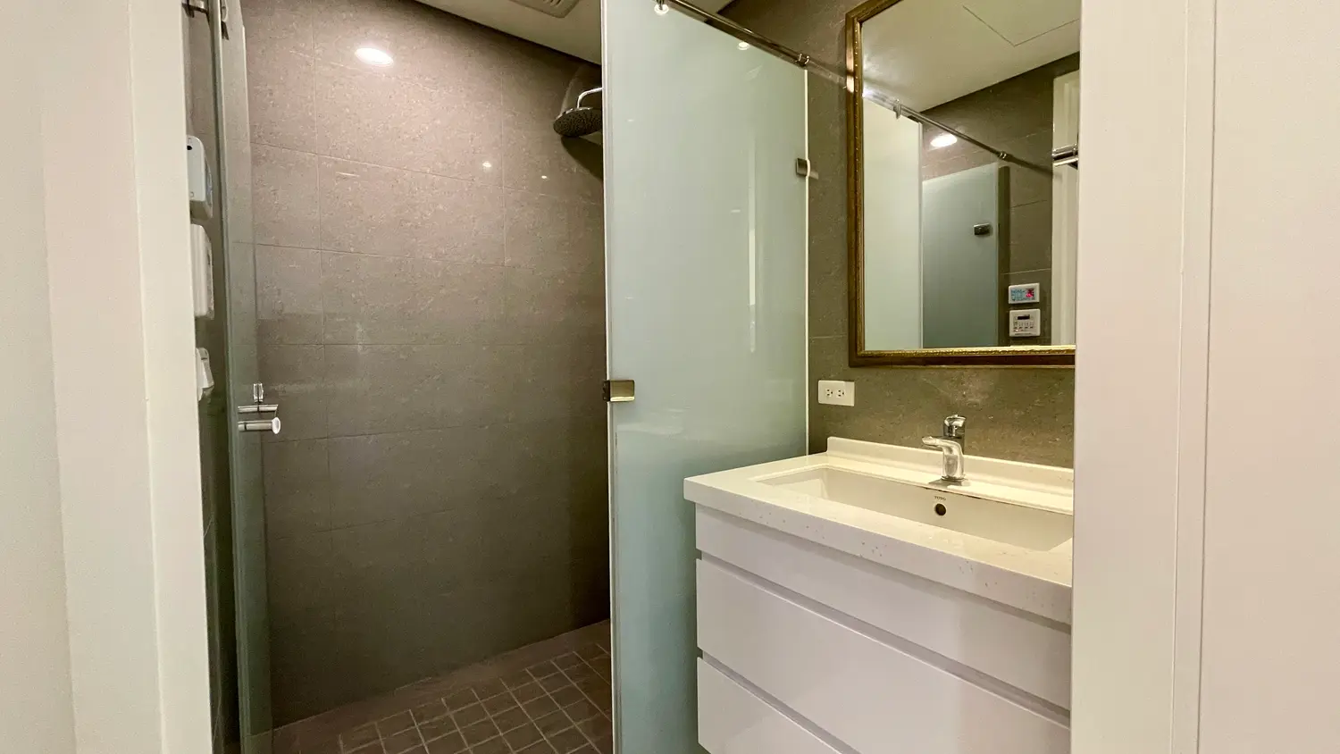 Studio apartment for rent in Zhongli District, Taoyuan City | NT$ 24 500 | 12 ping slide 7