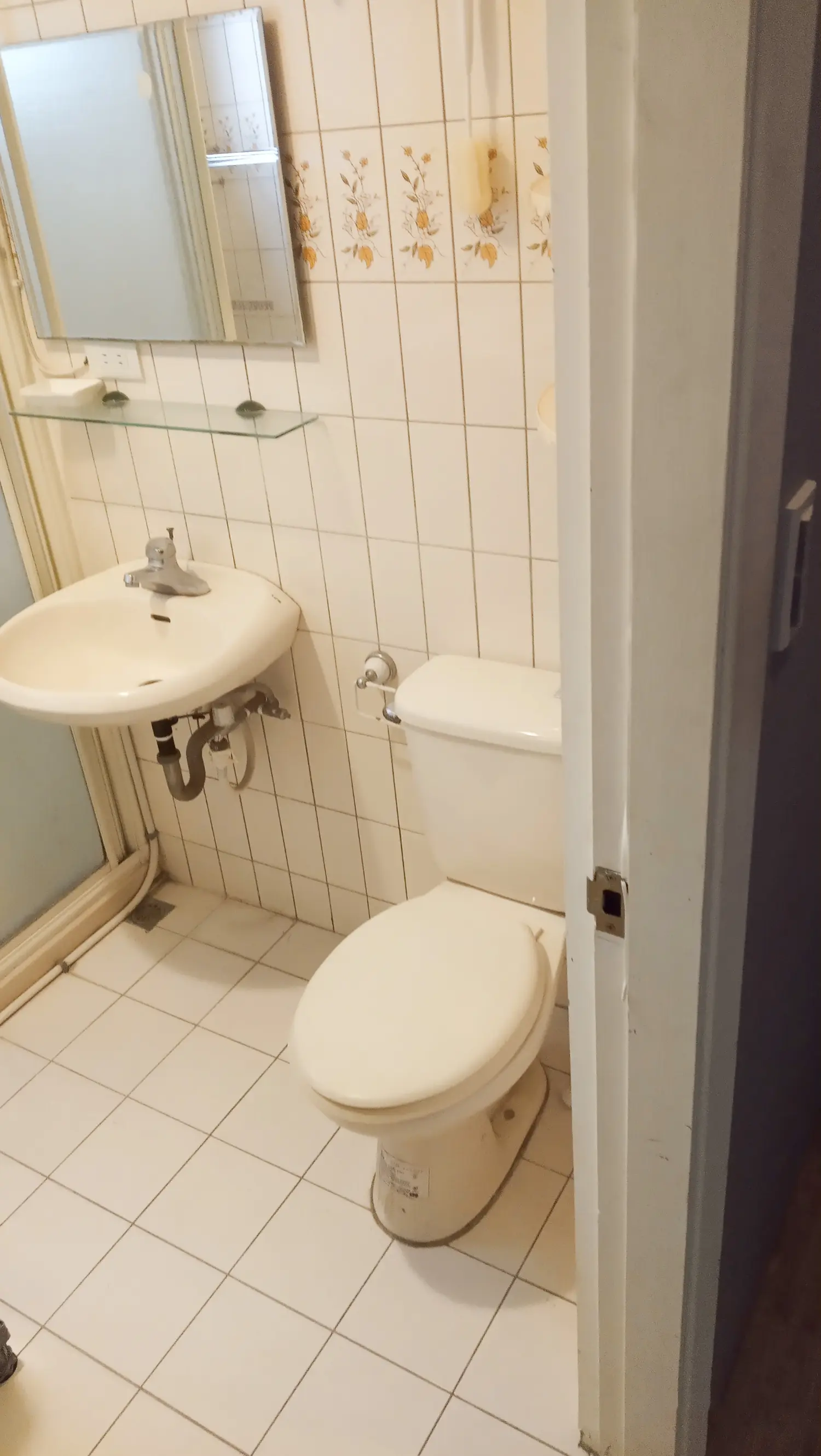 Room for rent in Shilin District, Taipei City | NT$ 15 000 | 6 ping slide 6